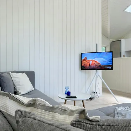 Idyllisk Nybygget Hus I Nordsjaellandsk Natur Feriehus Vejby