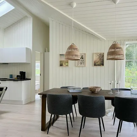 Idyllisk Nybygget Hus I Nordsjaellandsk Natur Vejby