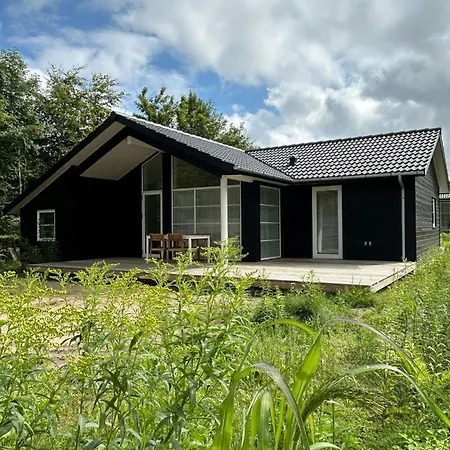 Idyllisk Nybygget Hus I Nordsjaellandsk Natur